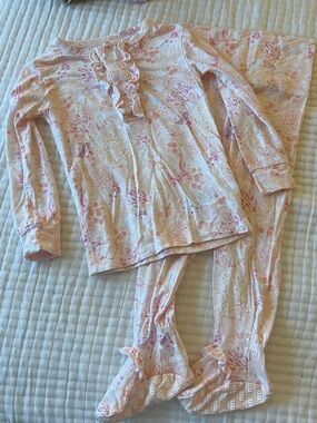 Magnetic Me Coral Floral Ruffle-Trim Pajama Set